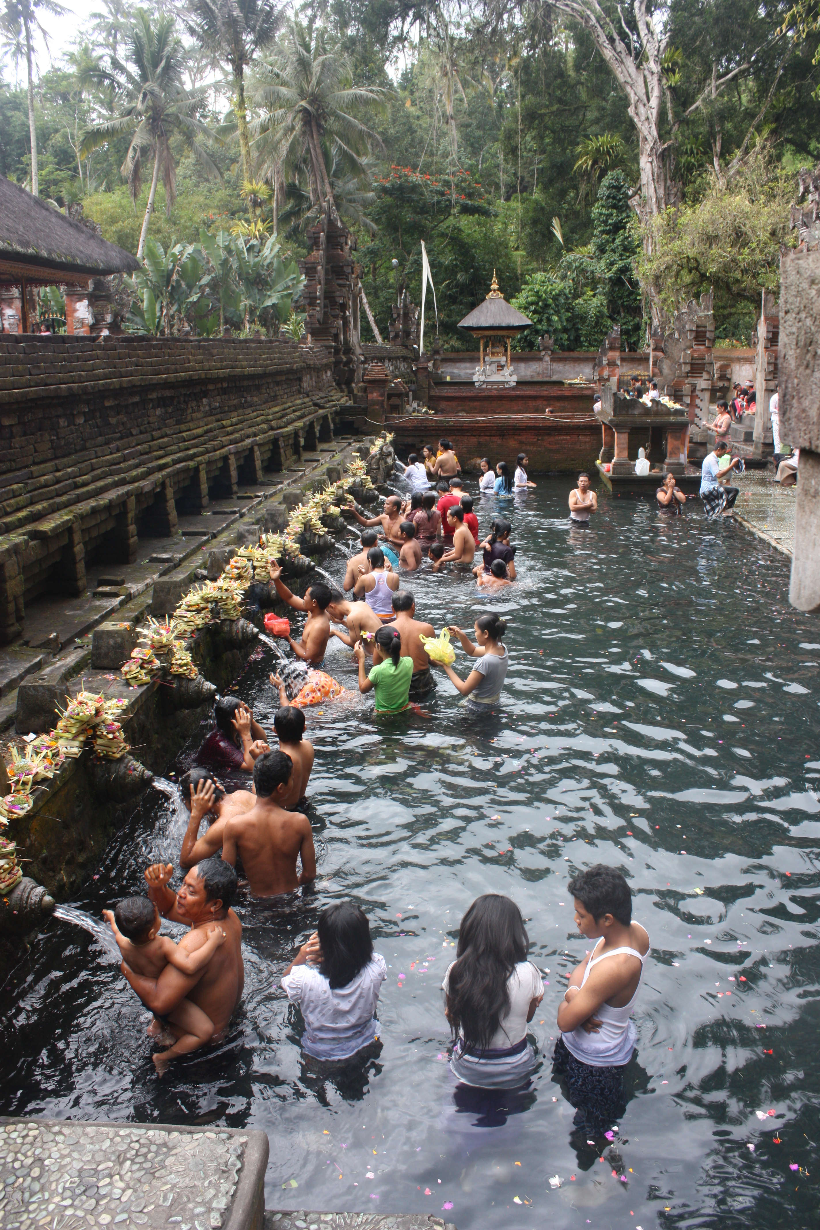Around_Ubud,_Pura_Tirta_Empul_(6985858921).jpg
